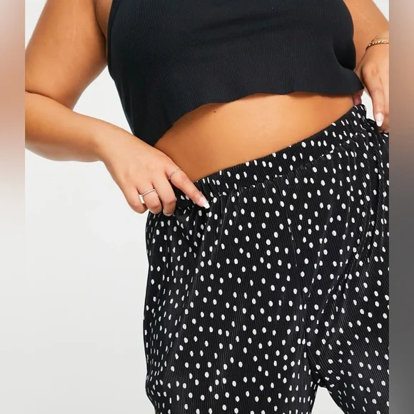 ASOS DESIGN Curve Plisse Culotte Pants - Picture 4 of 4